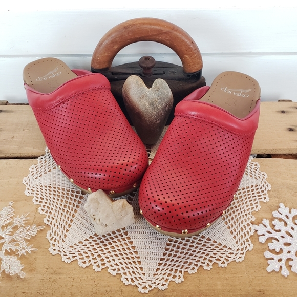 RED Dansko Pro Sonja Perfed Honey Clog Shiny Brass Studs Perforated Leather 37 - Picture 10 of 13